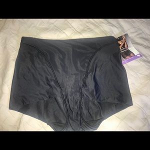 NWT Bali firm black shaper bottom